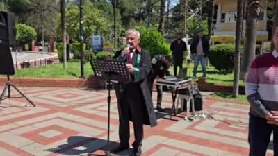 Aydın’ın Nazilli ilçesinde 5 Nisan Avukatlar Günü dolayısıyla Cumhuriyet Meydanı’nda