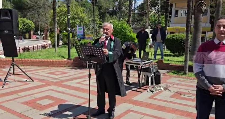 Nazilli’de 5 Nisan Avukatlar Günü’nde töreni: “Güçlü savunma olmadan adalet olmaz” Aydın’ın Nazilli ilçesinde 5 Nisan Avukatlar Günü dolayısıyla Cumhuriyet Meydanı’nda