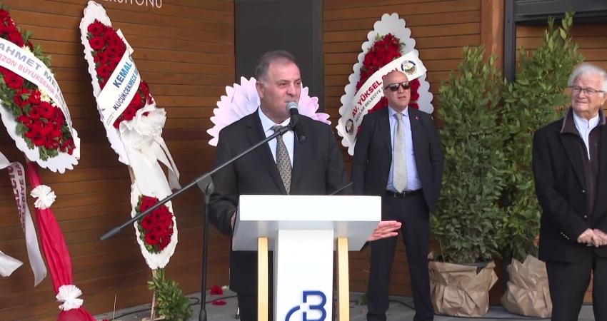 İBB Başkanvekili Nuri Aslan, Yolu Trabzon’dan Geçen Sanatçılar Sergi açılışında,