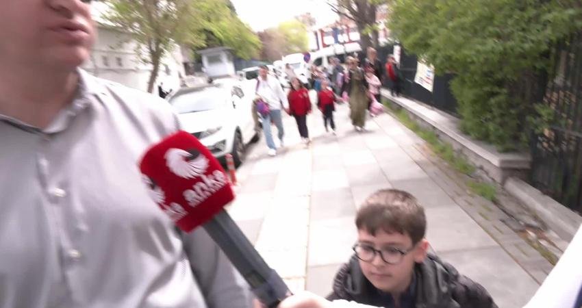 Şanlıurfa ve Kahramanmaraş’ta meydana gelen okul saldırılarının ardından okul önlerinde