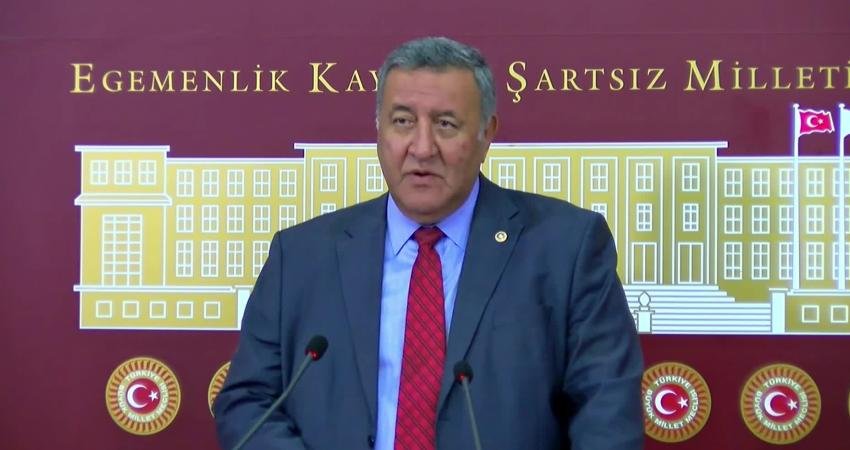 Ömer Fethi Gürer: “Nakliye ve tır şoförlerinin sorunları her geçen gün katlanarak artıyor” CHP Niğde Milletvekili Ömer Fethi Gürer, "Nakliye ve tır şoförlerinin