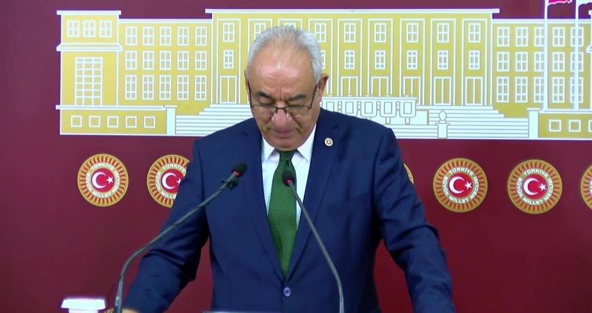 Önder Aksakal: “Sayın Bahçeli’nin ısrarlarının temelinde kendilerinin bildiği, bizim ve milletimizin bilmediği bir gelişme mi olmuştur?” DSP Genel Başkanı Önder Aksakal, terör örgütü PKK ile bir barışın