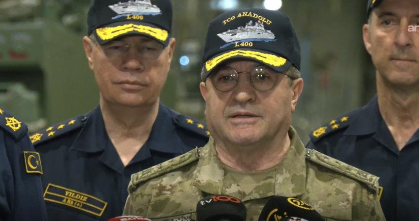 Orgeneral Bayraktaroğlu: TSK bölgede caydırıcı bir güç Genelkurmay Başkanı Orgeneral Selçuk Bayraktaroğlu, "Türkiye güvenlik mimarisinin vazgeçilmez bir
