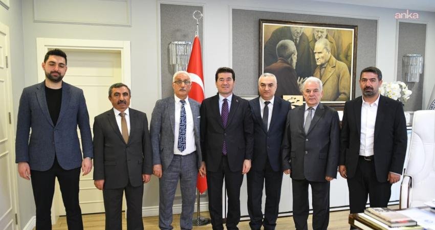 Ortahisar Belediye Başkanı Kaya: “Konuk Evi çalışmalarımızı sürdürüyoruz” Ortahisar Belediye Başkanı Ahmet Kaya, Trabzon Hemşehri Dernekleri Platformu ile