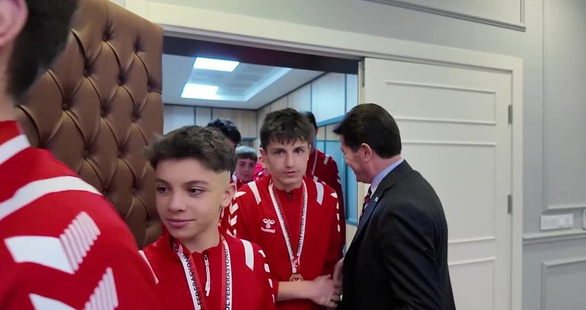 Ortahisar Belediye Başkanı Ahmet Kaya, U14 Türkiye Şampiyonu olan Trabzon