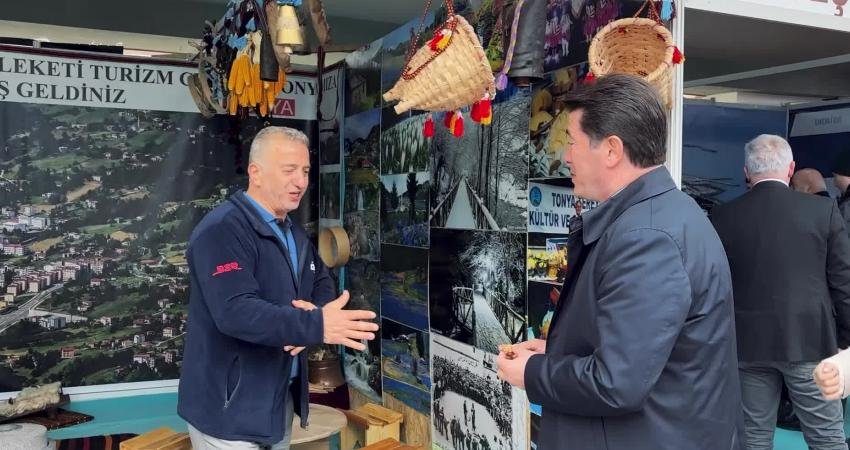 Ankara’da düzenlenen Trabzon Günleri’ne katılan Ortahisar Belediye Başkanı Ahmet Kaya,