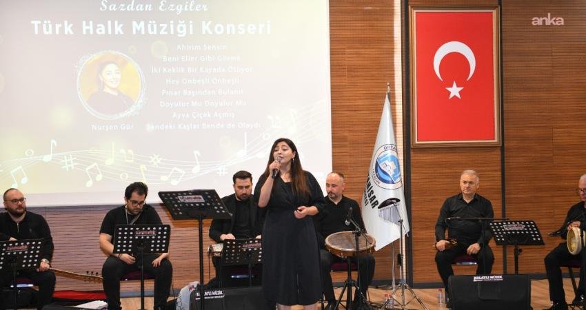 Ortahisar’da “Sazdan Ezgiler” konseri ile müzik ziyafeti yaşandı Ortahisar Belediyesi’nin “Sazdan Ezgiler” temalı Türk halk müziği konserine katılanlar, sevilen