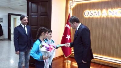 Osmangazi Belediye Başkanı Erkan Aydın, geleceğin teminatı olan çocuklara verdiği