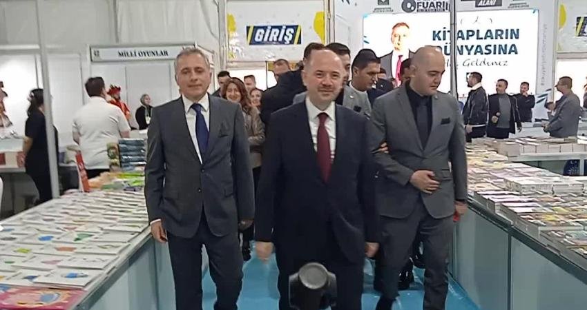 Osmaniye Belediyesi’nin 8. Kitap Fuarı kapılarını açtı Osmaniye Belediyesi tarafından “Okuyan Şehir Osmaniye” sloganıyla düzenlenen 8. Kitap