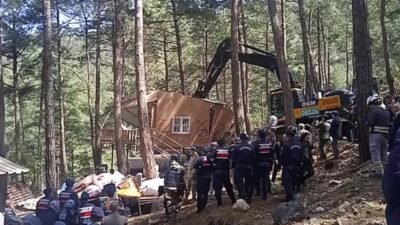 Osmaniye’de kaçak yayla evleri yıkıldı, sahipleri gözyaşı döktü Osmaniye Orman İşletme Müdürlüğü, Haraz ve Karataş yaylalarında 2023 yılından