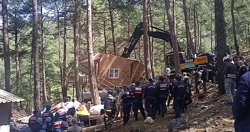 Osmaniye’de kaçak yayla evleri yıkıldı, sahipleri gözyaşı döktü Osmaniye Orman İşletme Müdürlüğü, Haraz ve Karataş yaylalarında 2023 yılından