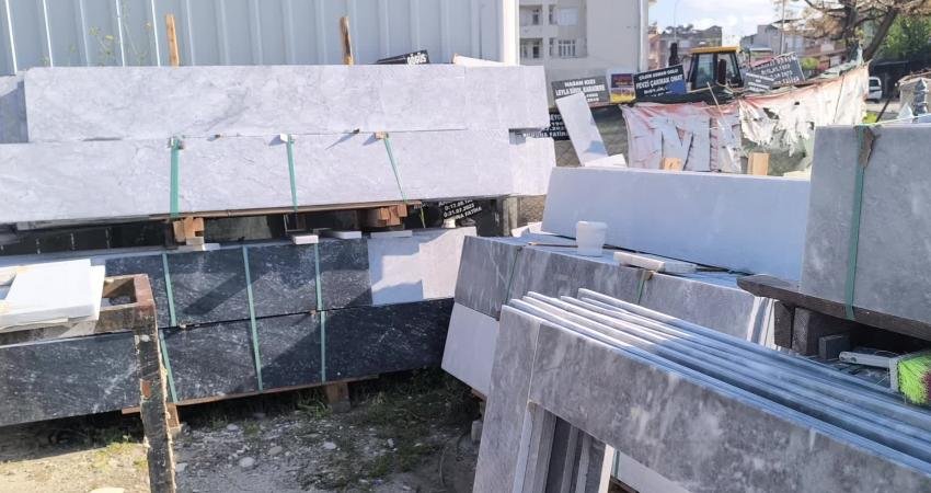 Osmaniye’deki mezar yapım ustası Mustafa Saltalı, artan fiyatlar nedeniyle cenazeleri