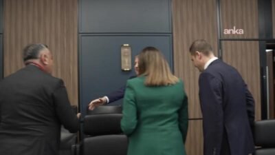 CHP Genel Başkanı Özgür Özel, parti genel merkezinde CHP Belediye Başkanları