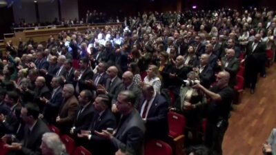 CHP Genel Başkanı Özgür Özel, İzmir Büyükşehir Belediyesi'nin toplu açılış