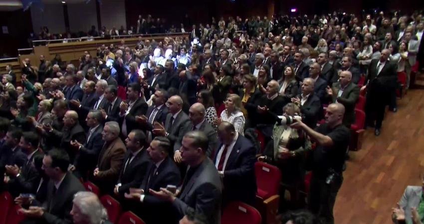 CHP Genel Başkanı Özgür Özel, İzmir Büyükşehir Belediyesi'nin toplu açılış