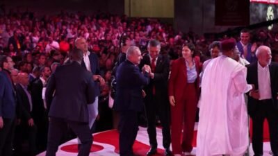 CHP Genel Başkanı Özgür Özel, Barselona’da düzenlenen Küresel İlerici Seferberlik