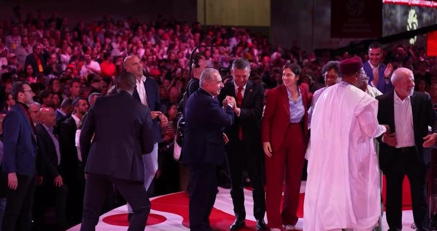 CHP Genel Başkanı Özgür Özel, Barselona’da düzenlenen Küresel İlerici Seferberlik