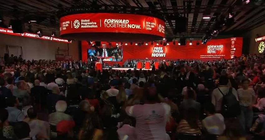 CHP Genel Başkanı Özgür Özel, Barselona’da düzenlenen Küresel İlerici Seferberlik