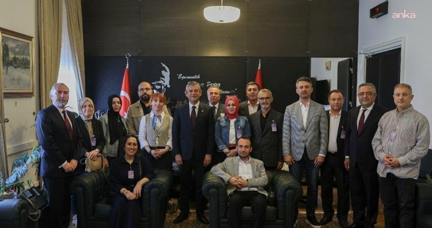 CHP Genel Başkanı Özgür Özel, KHK’lılar Platformu temsilcilerini Türkiye Büyük