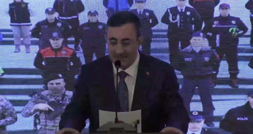 Polis Teşkilatı’nın 181’inci yıl dönümü… Cumhurbaşkanı Yardımcısı Yılmaz: Bu topraklarda elde edilen her kazanımın arkasında şehitlerimizin fedakarlığı ve gazilerimizin dirayeti vardır Cumhurbaşkanı Yardımcısı Cevdet Yılmaz, Diyarbakır’da., Türk Polis Teşkilatı’nın kuruluşunun 181’inci