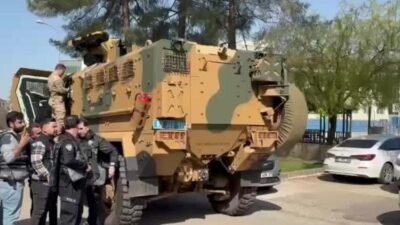 İçişleri Bakanlığı: 10 öğrenci, 4 öğretmen, 1 polis, 1 kantin işletmecisi vatandaşımız yaralı İçişleri Bakanlığı, Şanlıurfa'nın Siverek ilçesinde bir liseye eski öğrenci tarafından