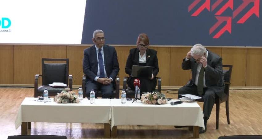 CHP’li Kartaloğlu: “Kur Korumalı Mevduat olmasaydı bizim 67 milyar dolarımız olacaktı” CHP Cumhurbaşkanlığı Aday Ofisi (CAO) Ticaret Politika Kurulu Başkanı Emre