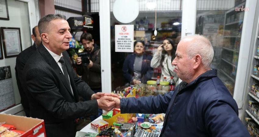 Şehzadeler Belediye Başkanı Hakan Şimşek, beraberindeki başkan yardımcıları ve CHP