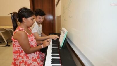 Şehzadeler Belediyesi'nin piyano, bağlama, keman ve gitar kurslarında yeni dönem,