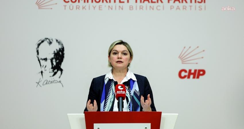 Selin Sayek Böke: “Bozbey, iktidarın ‘ya rozet ya kelepçe’ kumpasıyla tutuklandı” CHP Genel Sekreteri Selin Sayek Böke, Bursa Büyükşehir Belediye Başkanı