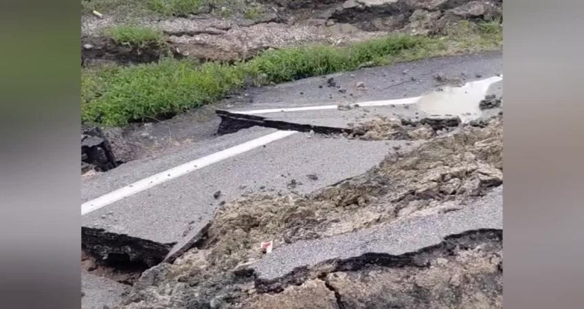 Şiddetli yağmurun etkili olduğu Kadirli’de köy yolu çöktü Osmaniye'nin Kadirli ilçesinde etkili olan şiddetli yağmur, Kızyusuflu-Karatepe köyleri arasında