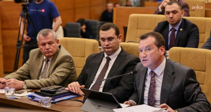 Silivri Belediye Başkanı Balcıoğlu: “Yapıcı olmayan eleştirileri tribüne oynamak olarak görüyorum” Silivri Belediye Başkanı Bora Balcıoğlu, Belediye Meclis Toplantısı’nda 2025 yılı