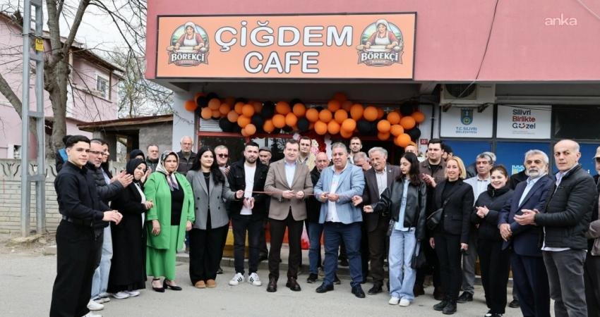 Silivri Belediye Başkanı Balcıoğlu Çiğdem Kafe’nin açılışını yaptı Silivri Belediye Başkanı Bora Balcıoğlu, Akören Mahallesi’nde hizmete giren Çiğdem