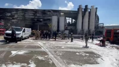 Ankara Sincan’da Organize Sanayi Bölgesi’nde bulunan bir boya fabrikasında çıkan