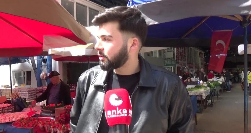 Sinop’ta pazar alışverişine çıkan vatandaş: “Hükümetin politikaları yüzünden cebimizdeki de eridi” Sinop’ta pazartesi ve perşembe günleri kurulan halk pazarında tezgah açan