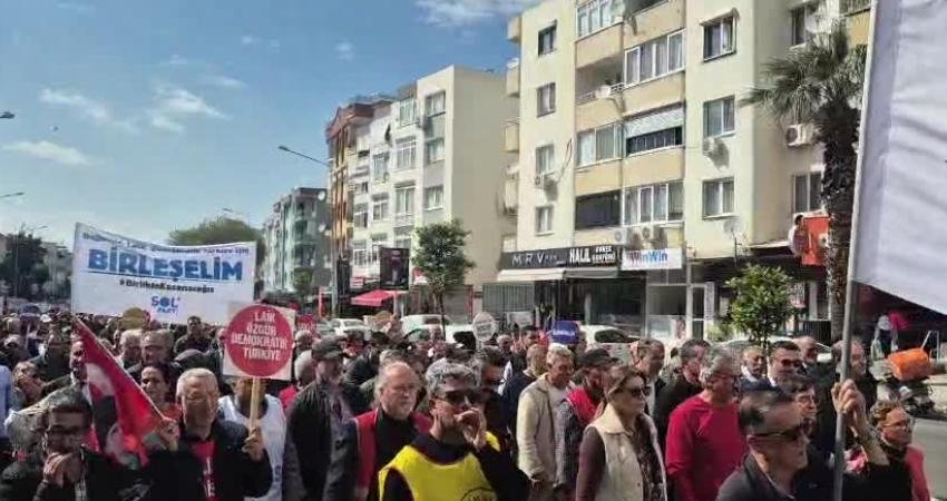 SOL Parti, Narlıdere’de “Laik, Demokratik, Bağımsız Türkiye” yürüyüşü düzenledi İzmir’in Narlıdere ilçesinde, SOL Parti'nin çağrısıyla düzenlenen “Laik, Demokratik, Bağımsız