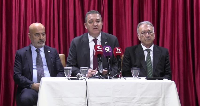 Türkiye Barolar Birliği Başkanı Erinç Sağkan, düzenlenen basın toplantısında ‘hukuksuz