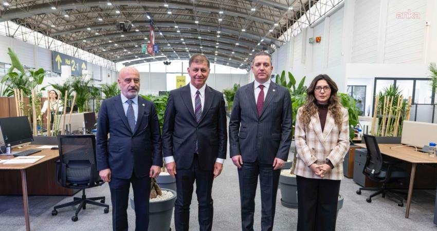 Türkiye Barolar Birliği Başkanı Erinç Sağkan, İzmir Büyükşehir Belediye Başkanı