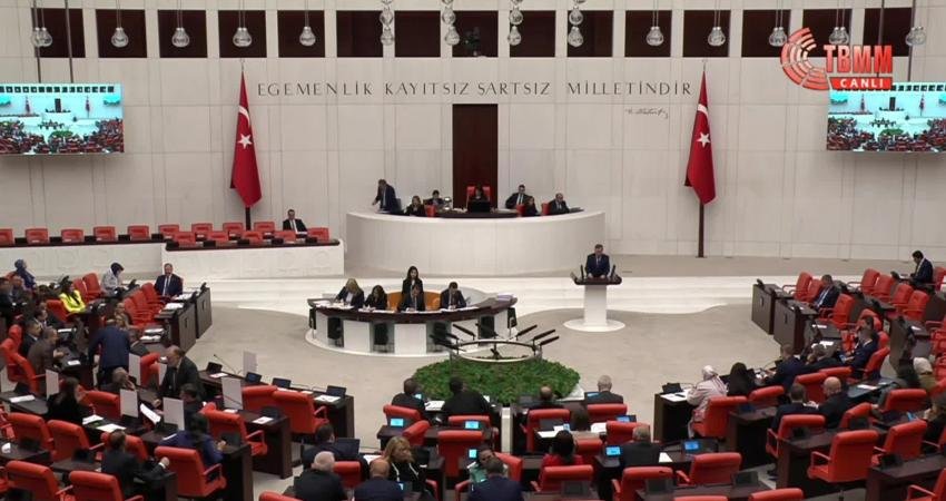 TBMM Genel Kurulu… CHP’li Akdoğan: Siz, demokrasiden mutlakiyete geçmek için çaba sarf ediyorsunuz İYİ Parti'nin kamu görevlilerinin siyasi faaliyette bulunmalarının hukuki boyutu ve kamu