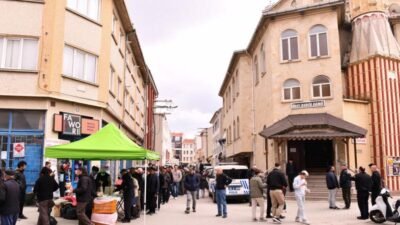 Tepebaşı Belediyesi tarafından camilerde cuma namazı çıkışında, 10 Nisan Polis