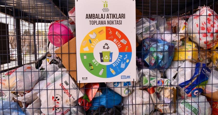 Tepebaşı Belediyesi’nden 42 farklı noktaya geri dönüşüm kafesi Tepebaşı Belediyesi, sürdürülebilir kent hedefi doğrultusunda 42 farklı noktaya yerleştirdiği