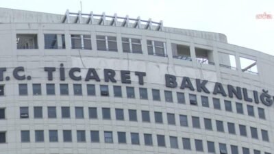 Ticaret Bakanlığı, Sultanbeyli’de faaliyet gösteren bir zincir markette meyve ve