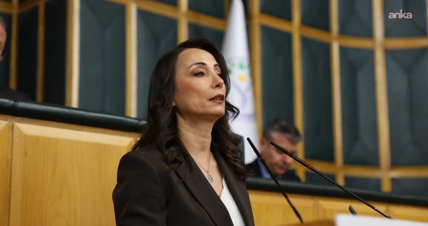 Tülay Hatimoğulları: “Gazetecilik, halkın haber alma hakkını savunma mücadelesidir” DEM Parti Eş Genel Başkanı Tülay Hatimoğulları, "Gazetecilik, halkın haber