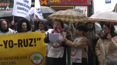 Tüm Emeklilerin Sendikası, Ankara Sakarya Caddesi'nde düzenlediği "Geçinemiyoruz" eylemi yaptı.