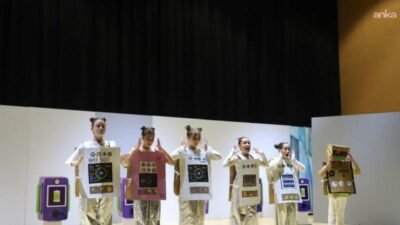 Turgutlu Belediyesi Çocuk Tiyatro Grubu'nun sahnelediği “Oyun Bozuldu” izleyiciyle buluştu.