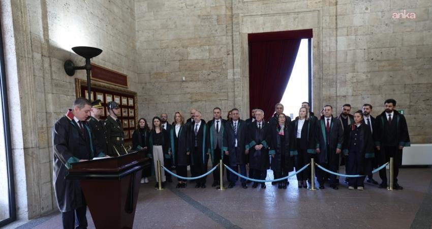 Türkiye Barolar Birliği, Avukatlar Günü etkinlikleri kapsamında Anıtkabir’i ziyaret etti Türkiye Barolar Birliği (TBB) Başkanı Erinç Sağkan, Yönetim, Disiplin ve