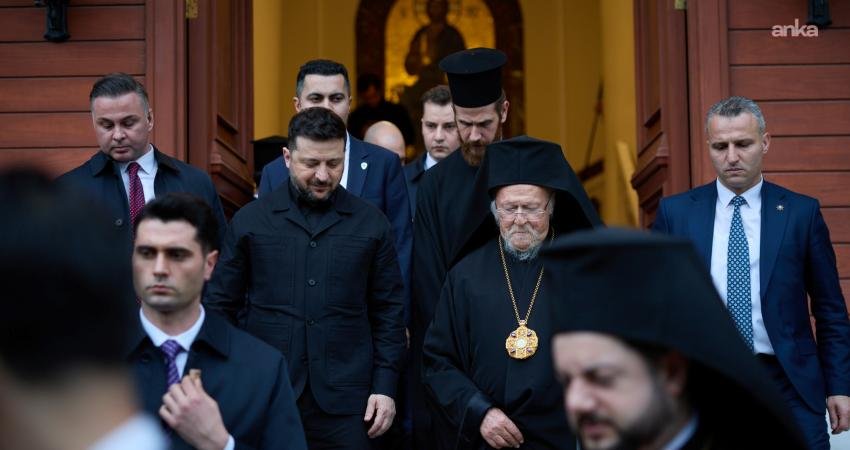 Ukrayna Devlet Başkanı Zelenskiy, Fener Rum Ortodoks Patrikhanesi’ni ziyaret etti Ukrayna Devlet Başkanı Volodimir Zelenskiy, İstanbul'da Cumhurbaşkanı Recep Tayyip Erdoğan ile