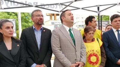 Muğla'nın Ortaca ilçesinde Eğitim- Sen üyeleri, eğitimciler, siyasetçiler ve vatandaşlar