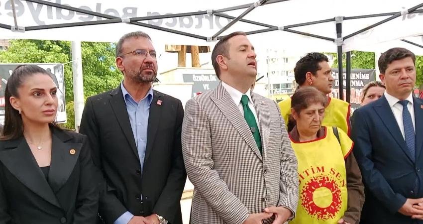 Muğla'nın Ortaca ilçesinde Eğitim- Sen üyeleri, eğitimciler, siyasetçiler ve vatandaşlar