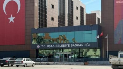 Uşak Belediyesi'ne ilişkin "yolsuzluk" ve "rüşvet" iddialı soruşturma kapsamında CHP Uşak