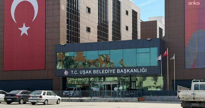 Uşak Belediyesi'ne ilişkin "yolsuzluk" ve "rüşvet" iddialı soruşturma kapsamında CHP Uşak